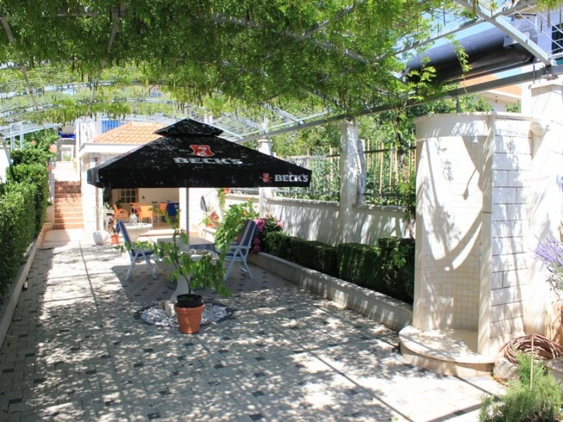 Accommodation + boat