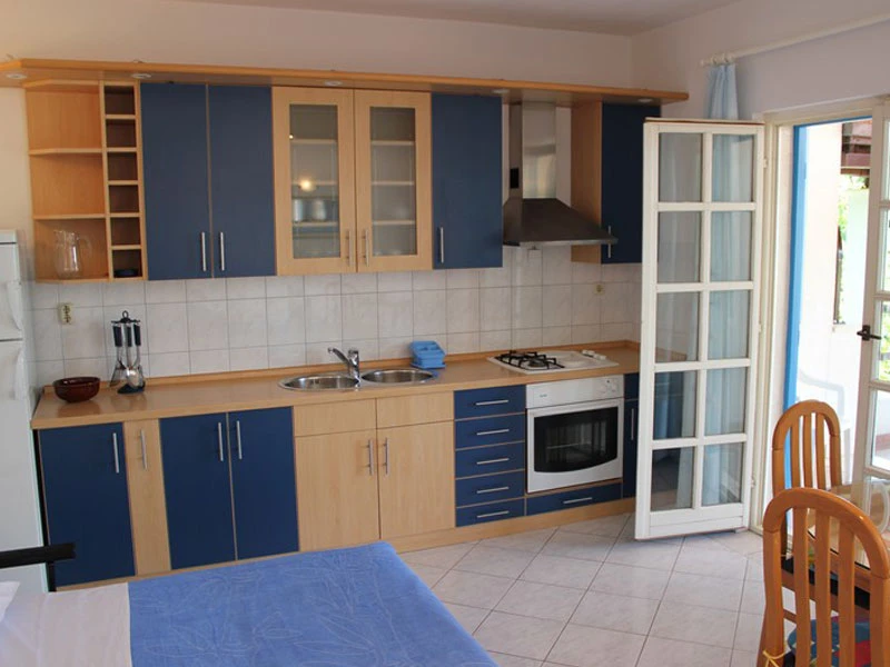 Accommodation + boat